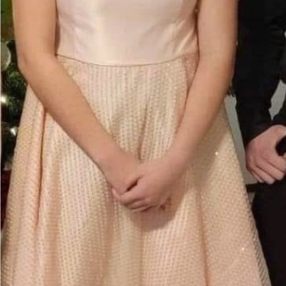 Elegant Cream Skirt - Picture 2 of 2